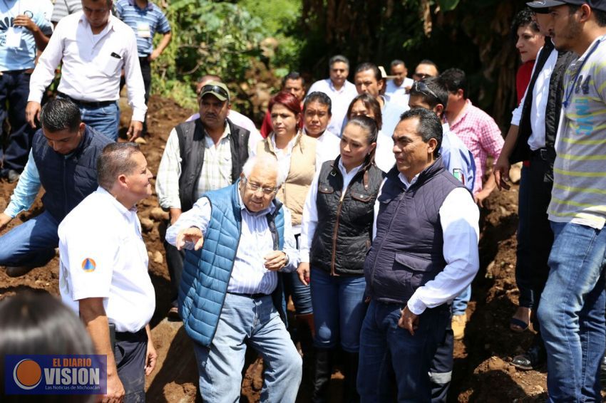 Gobierno del Estado atiende a damnificados de Ziracuaretiro 