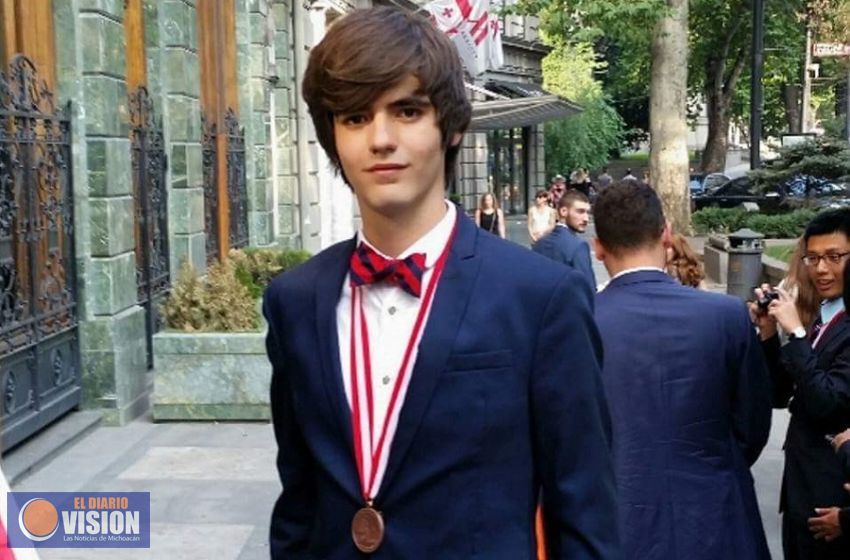 Estudiante michoacano, medalla de bronce en Olimpiada de Química en Georgia