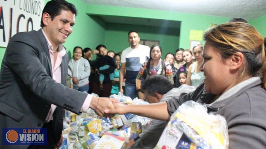 Ernesto Núñez ayuda en la economía familiar de marginados