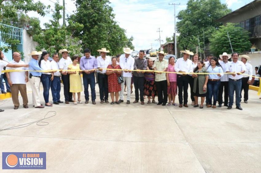 Inaugura Elías Ibarra pavimentaciones, drenaje y servicio de agua potable