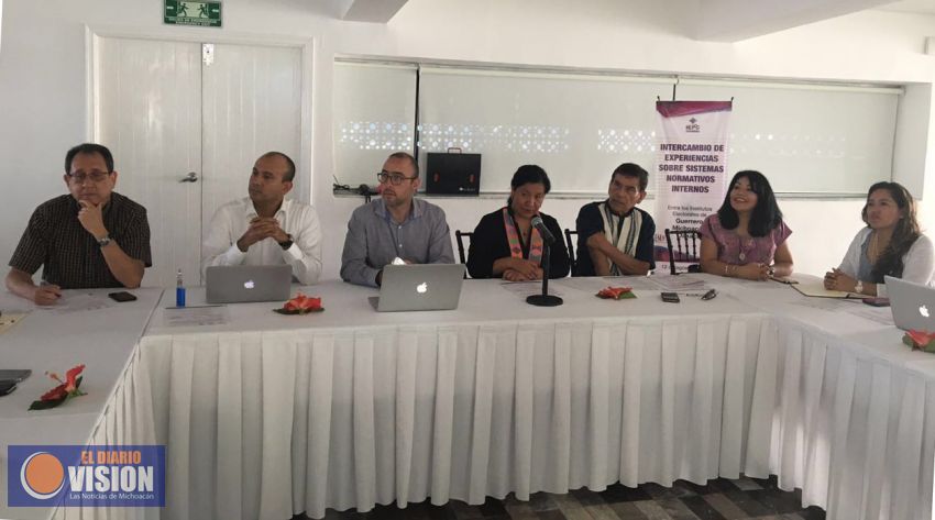 Brindan capacitación en elección por usos y costumbres