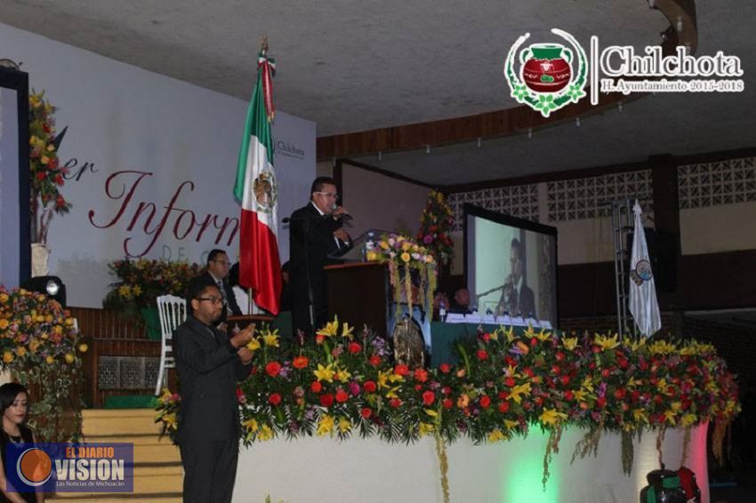Rindió su primer informe el alcalde de Chilchota, Mario Amezcua Silva