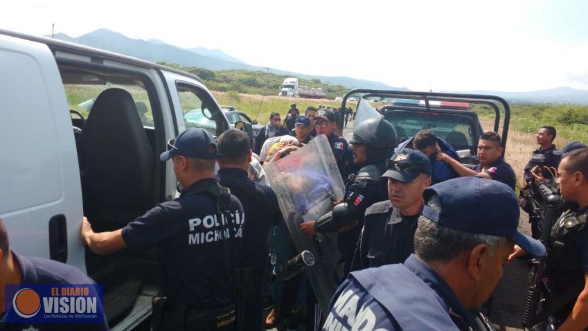 Requiere SSP a normalistas que intentaban bloquear autopista de Occidente