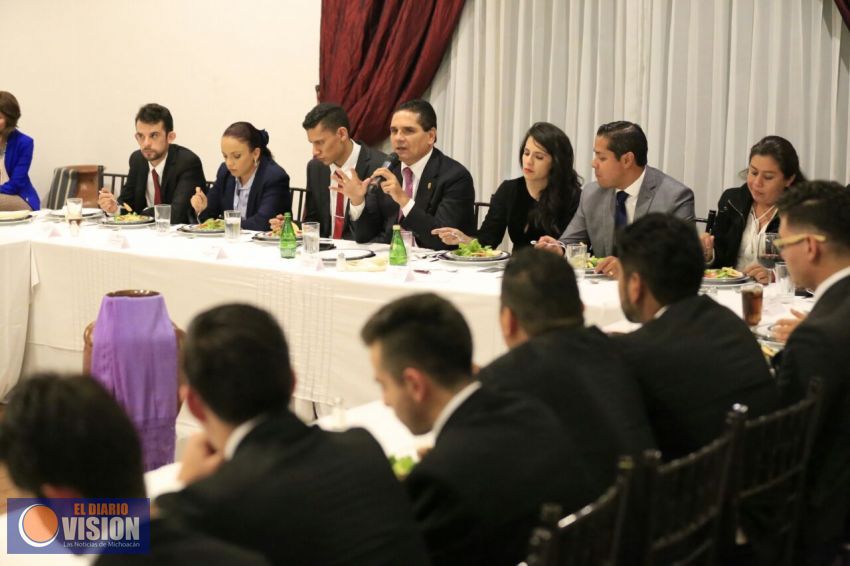  Vale la pena luchar por nuestro estado; Gobernador a jóvenes parlamentarios
