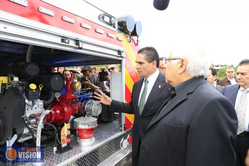 Entrega Gobernador equipo a Protección Civil por 37 mdp