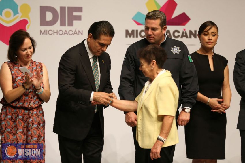 Inicia Gobernador Semana del Adulto Mayor con 
