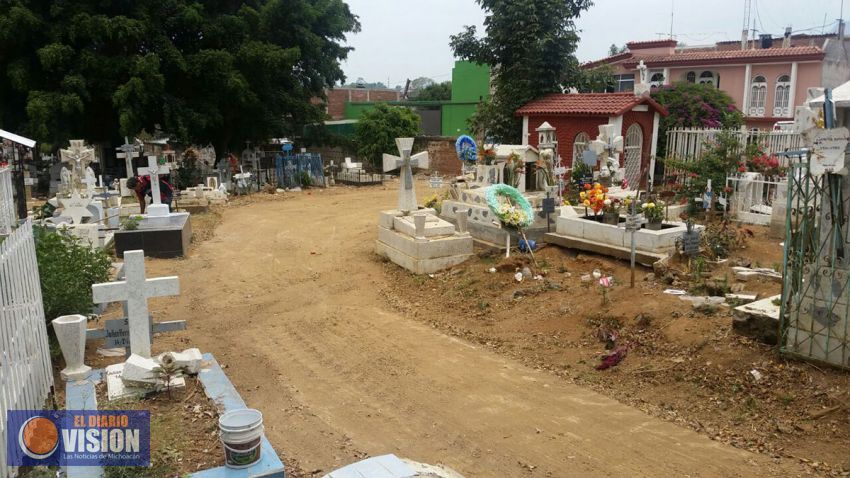 Gobierno municipal fumiga periódicamente el panteón de Uruapan