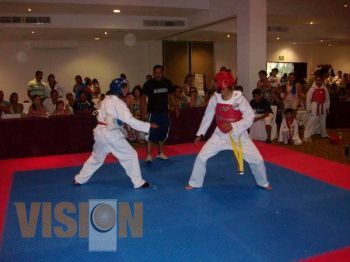 Alumnos de Tae Kwon Do de la UTM, sobresalen en la 4ª Copa Revolución Pacifico