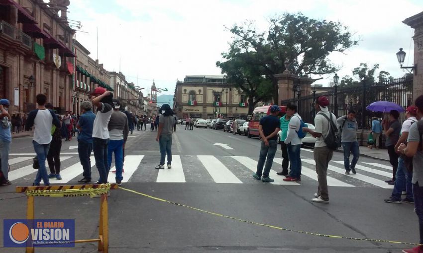 Se agudiza conflicto estudiantes bloquean Palacio de Gobierno 