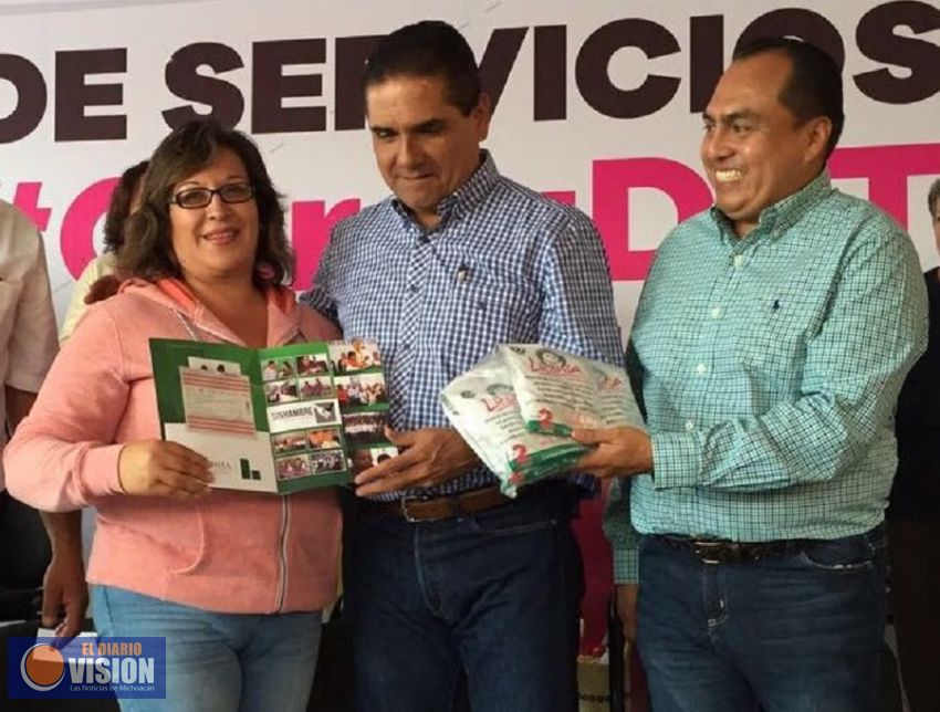 Entrega Liconsa tarjetas a nuevos beneficiarios en el municipio de Buenavista Tomatlán