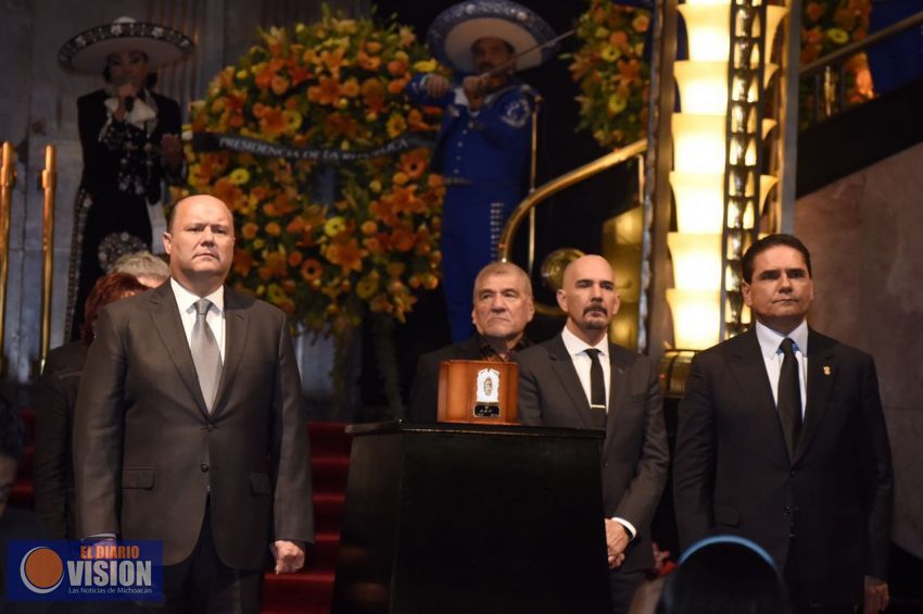 Asiste Gobernador a homenaje al artista michoacano Juan Gabriel