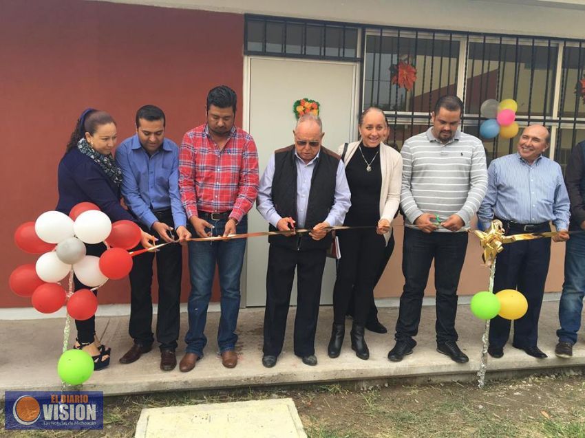 Baltazar Gaona inauguró construcción de aula en la tenencia de Tejaro