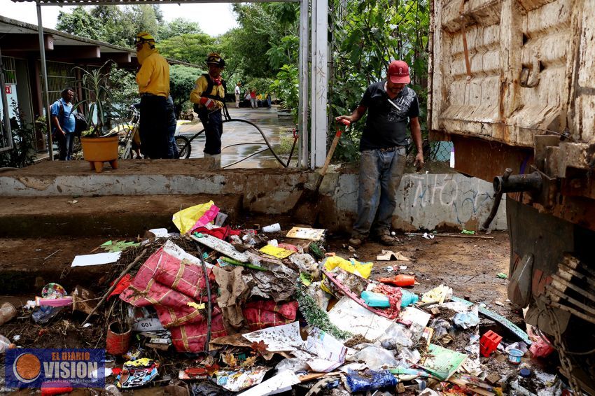 Uruapan continúa con labores de limpieza por lluvias