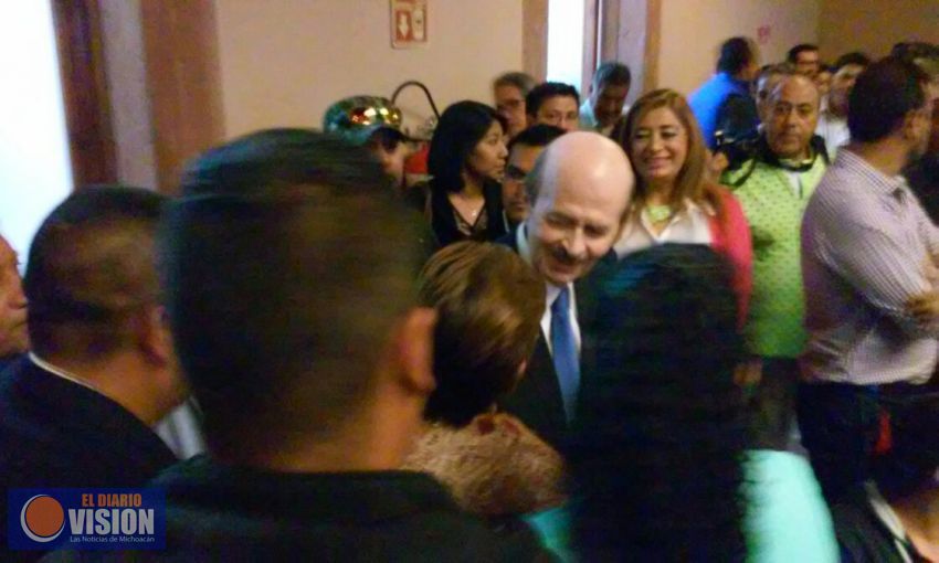 Fausto Vallejo acompaña a Ernesto Núñez en su primer informe 