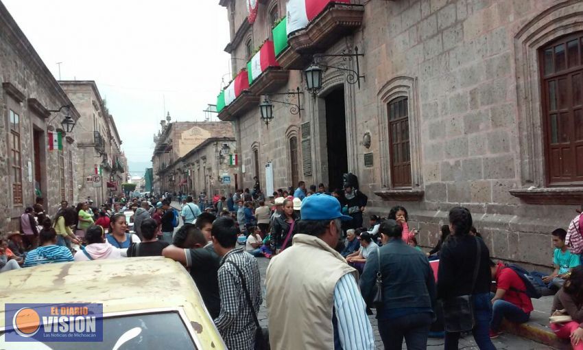 Una toma más, Antorchistas bloquean Palacio Municipal en Morelia.