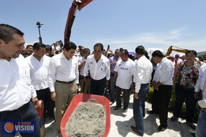 Cumple Silvano Aureoles con las michoacanas; arranca Ciudad de las Mujeres en Múgica 