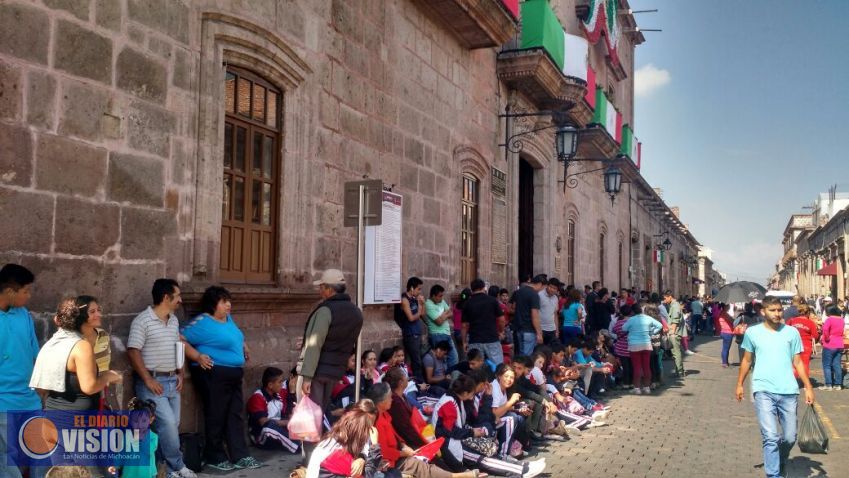  Sin visos de solución, toma del Ayuntamiento de Morelia