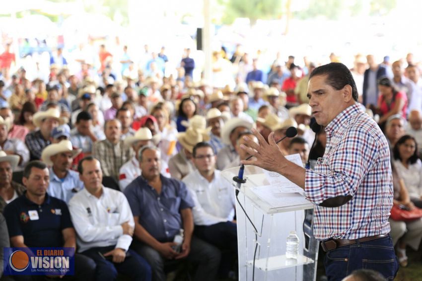Arranca Gobernador Reconstrucción de la Red de Caminos de Michoacán