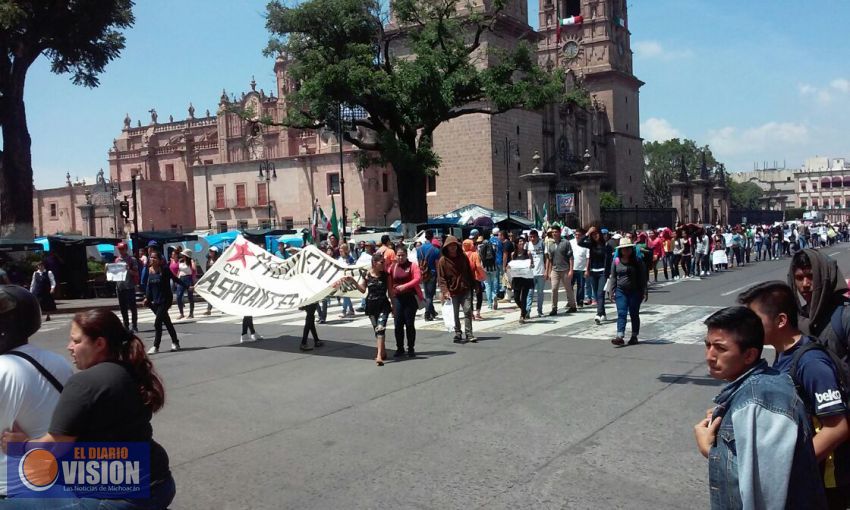 La CUL se manifiesta sobre avenida Madero.