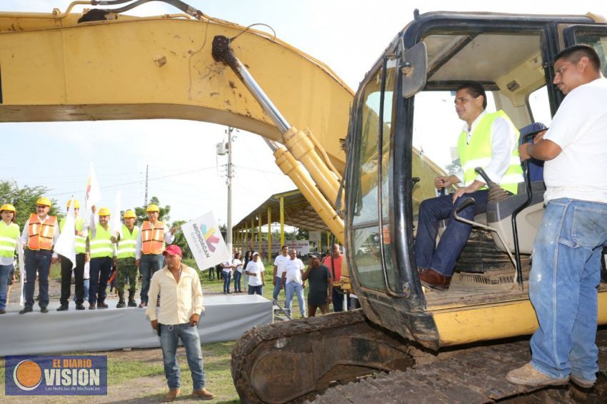 Arranca Gobernador construcción de plaza cívica en Úspero, municipio de Parácuaro 