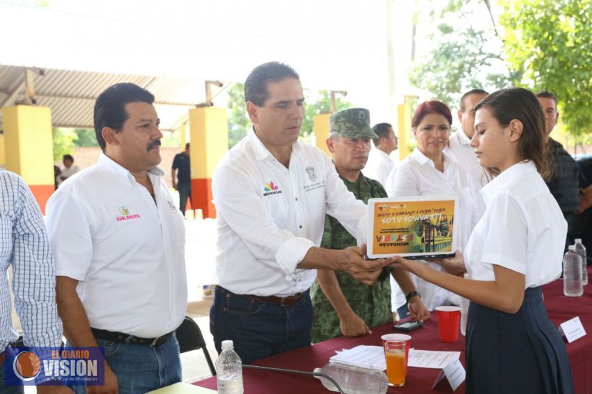  Constata y revisa Gobernador avances en Comunidad Modelo de Pinzándaro, mpio. de Buenavista