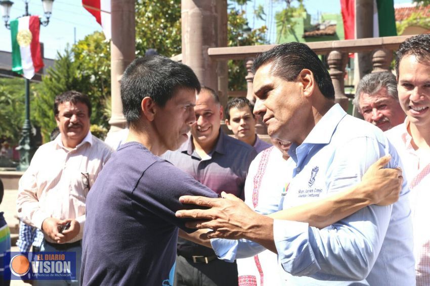 Trabajo diario, vía para construir la paz: Silvano Aureoles