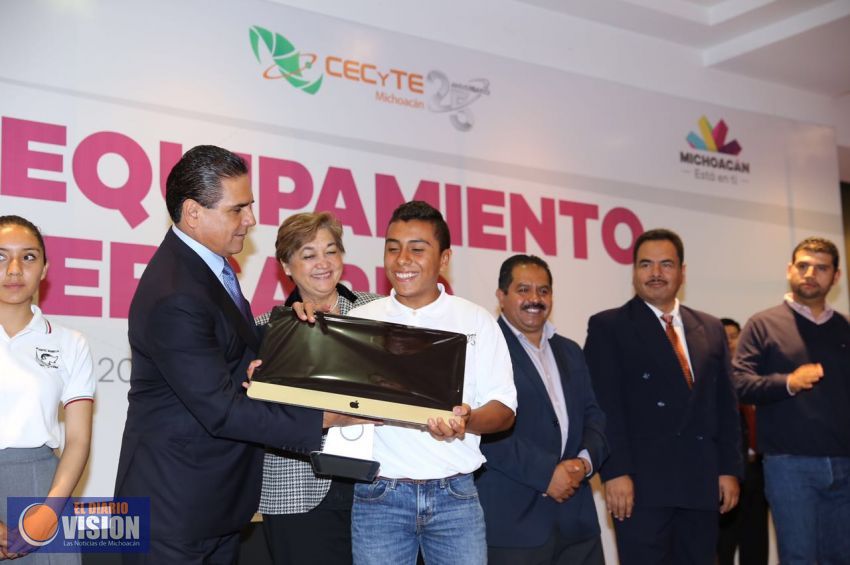 Entrega Silvano Auroeles más de 21 mdp en equipamiento a CECYTEM