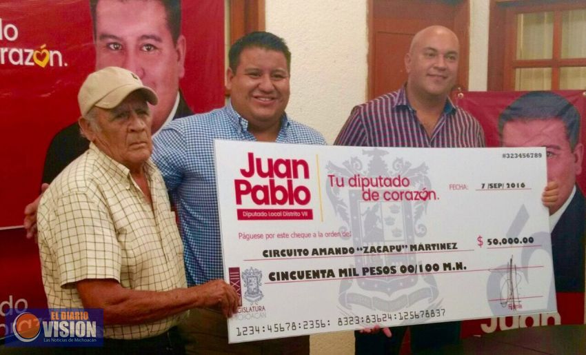 Juan Pablo entrega 60 mil pesos a carreras del 14 y 15 de Septiembre en Zacapu