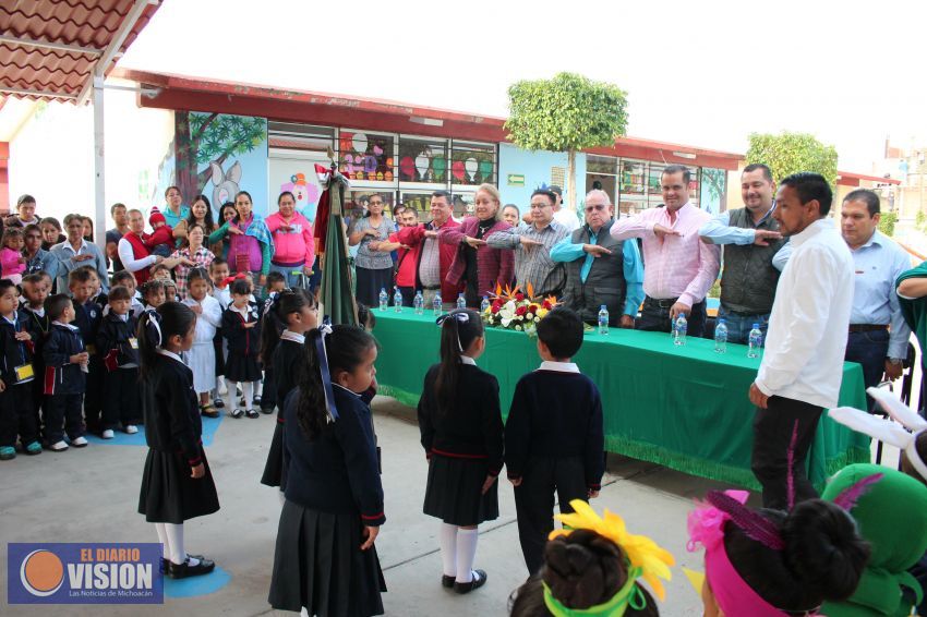 Inaugura Baltazar Gaona una aula didáctica más en Tarímbaro 