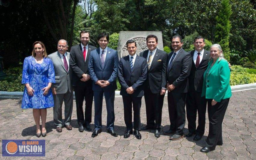 Peña Nieto se reunió con legisladores demócratas en Los Pinos