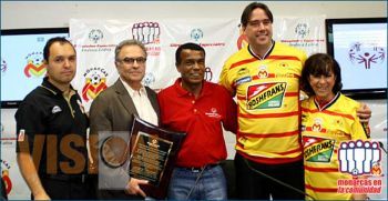 Monarcas recibe a embajador de la OE