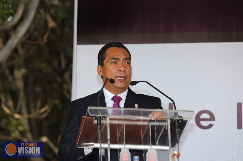 Adrian Lopez Solís, orador oficial Ceremonia por Aniversario de la Independencia