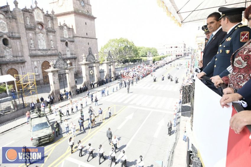 Presencia Gobernador el tradicional Desfile Cívico del 16 de septiembre
