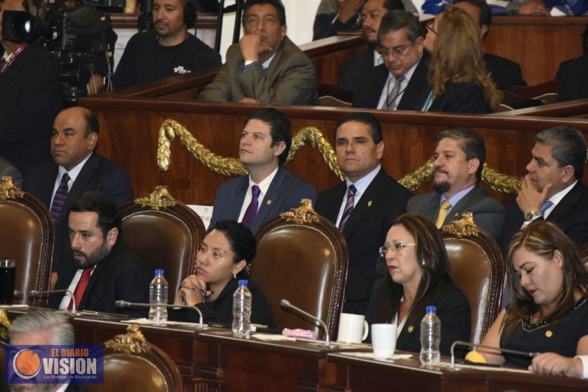 Asiste Silvano Aureoles a informe de Miguel Ángel Mancera   