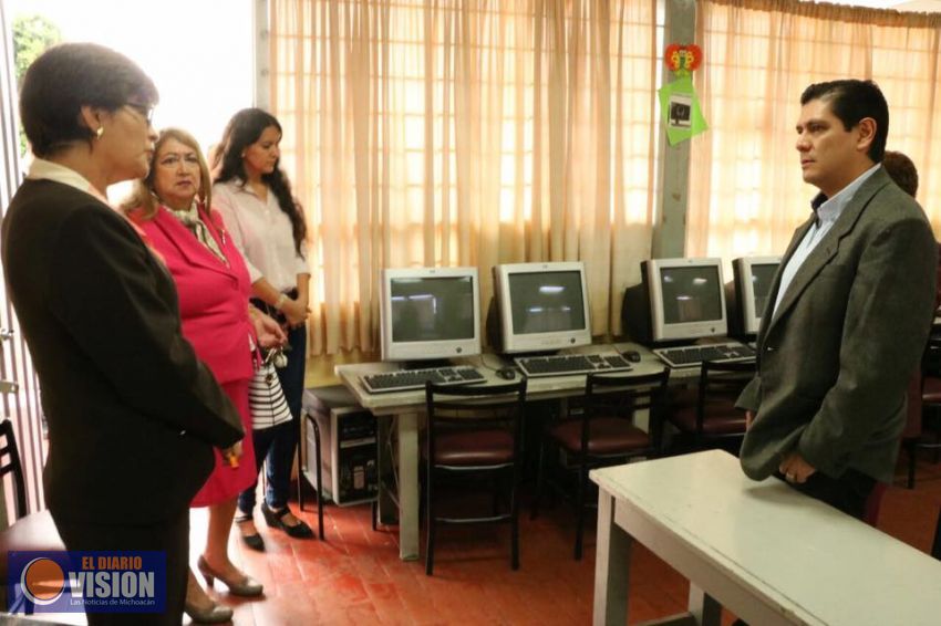 Ernesto Núñez compromete equipo y mejora de infraestructura en escuela pública