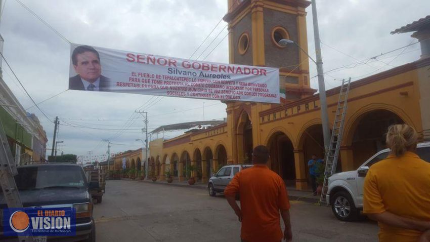 En Tepalcatepec aparecen mantas en apoyo al Gobernador Silvano Aureoles