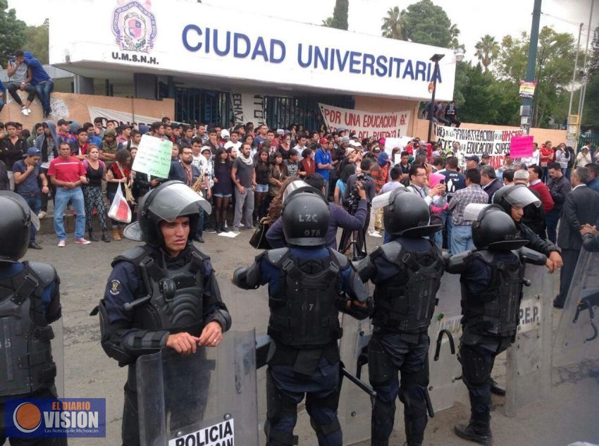  Llegan fuerzas policías a la UM, podría estallar la violencia