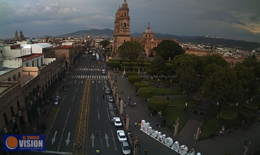 Normalistas vandalizan letras emblemáticas de Michoacán