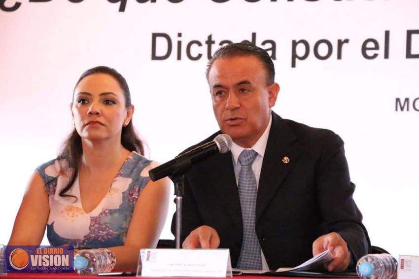  El diputado Pascual Sigala, asiste a conferencia sobre reforma constitucional