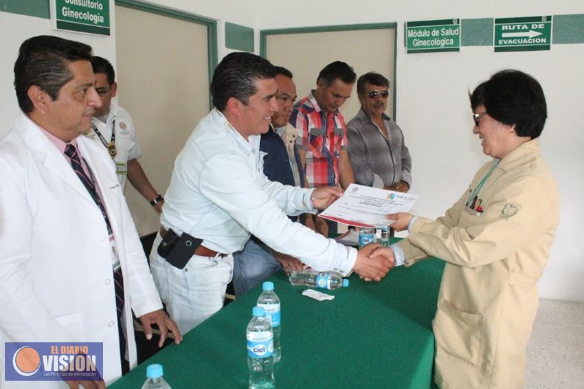 Ayuntamiento de Paracho capacita al personal del hospital del IMSS