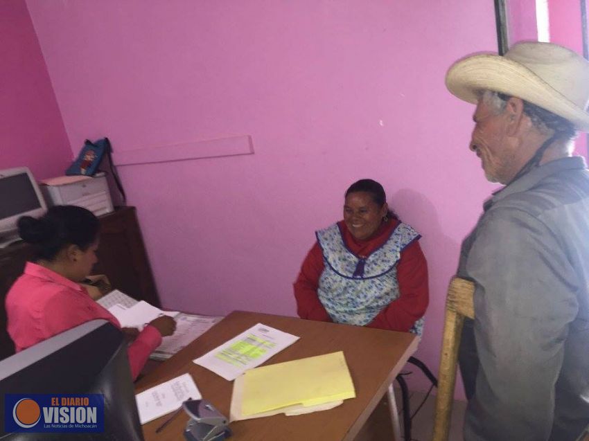 Ayuntamiento de Coeneo entrega recursos del programa  “Avanza DIFerente