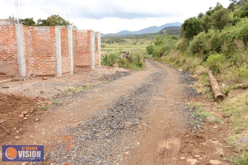 Comienza pavimentación en comunidad de Coeneo 