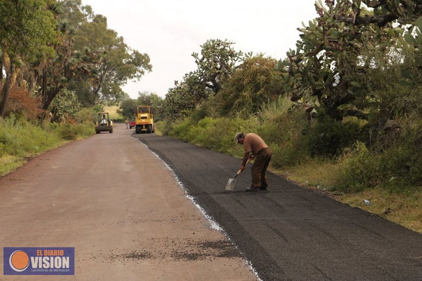 Concluye la pavimentación del tramo carretero Las Mesas-Cortijo Nuevo en Coeneo