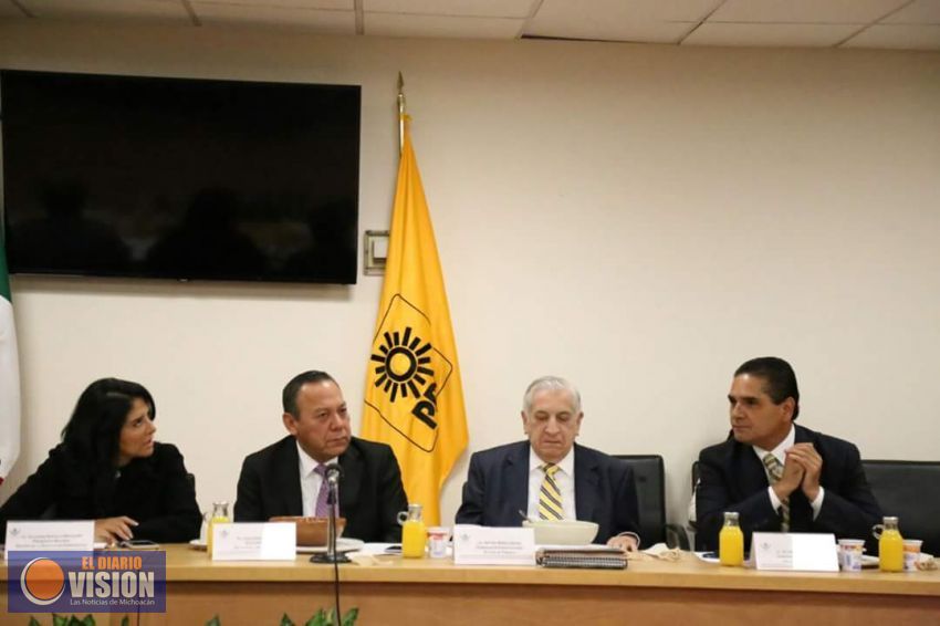  Gobernadores y diputados del PRD, analizan Presupuesto Alternativo