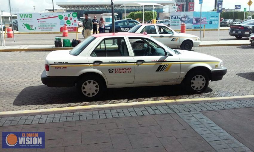 Taxistas hacen su agosto en la TAM 