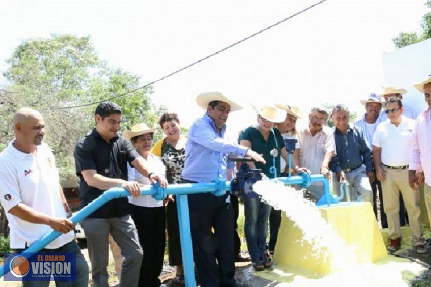 Elías Ibarra inaugura sistema de agua potable en la comunidad de San Ignacio en Huetamo