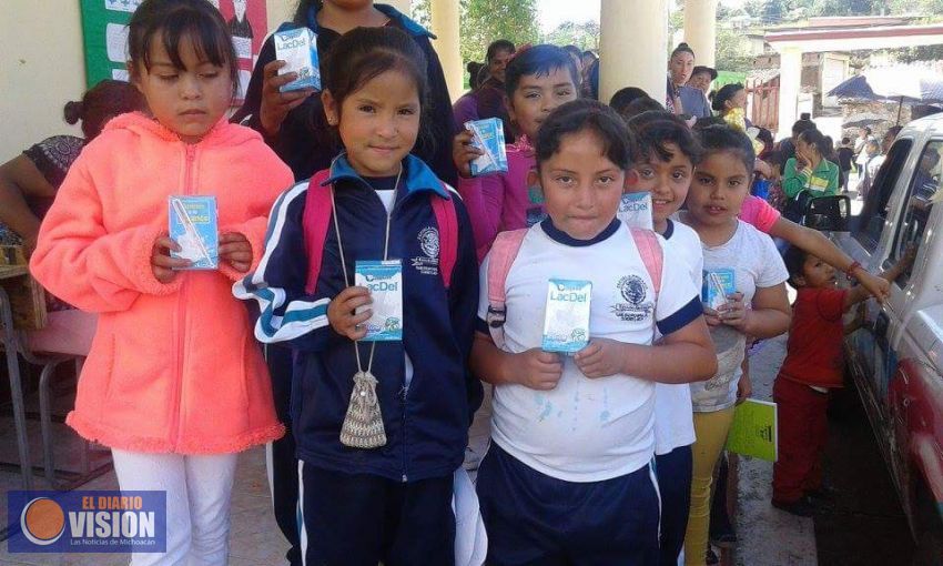Ayuntamiento de Coeneo distribuye mensualmente desayunos para niveles preescolares y primaria 