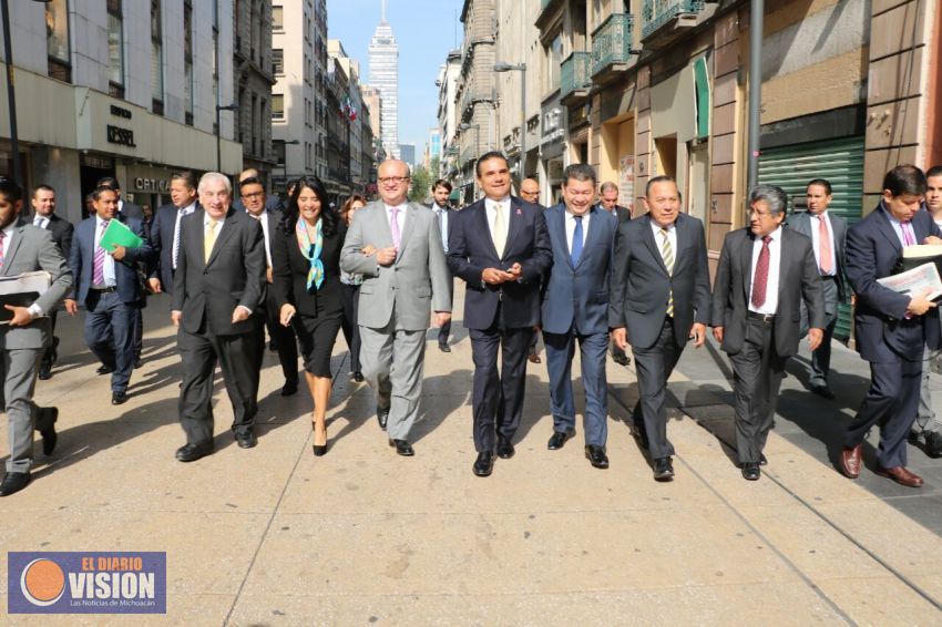 Defiende Silvano Aureoles mayor presupuesto para estados y municipios