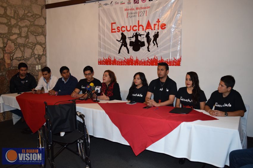 Rocío Pineda Gochi y jóvenes de la Sociedad Civil donan sillas de ruedas