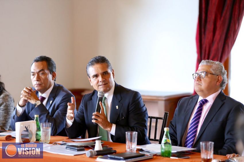 Presenta Gobernador proyectos estratégicos a diputados federales de Michoacán